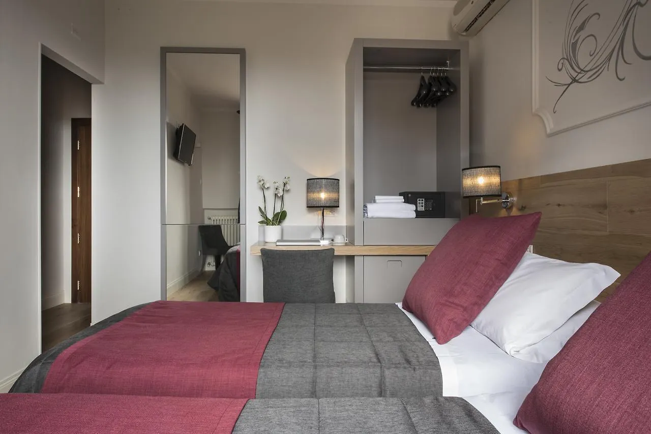 Hotel La Cisterna San Gimignano 3*,  Italia