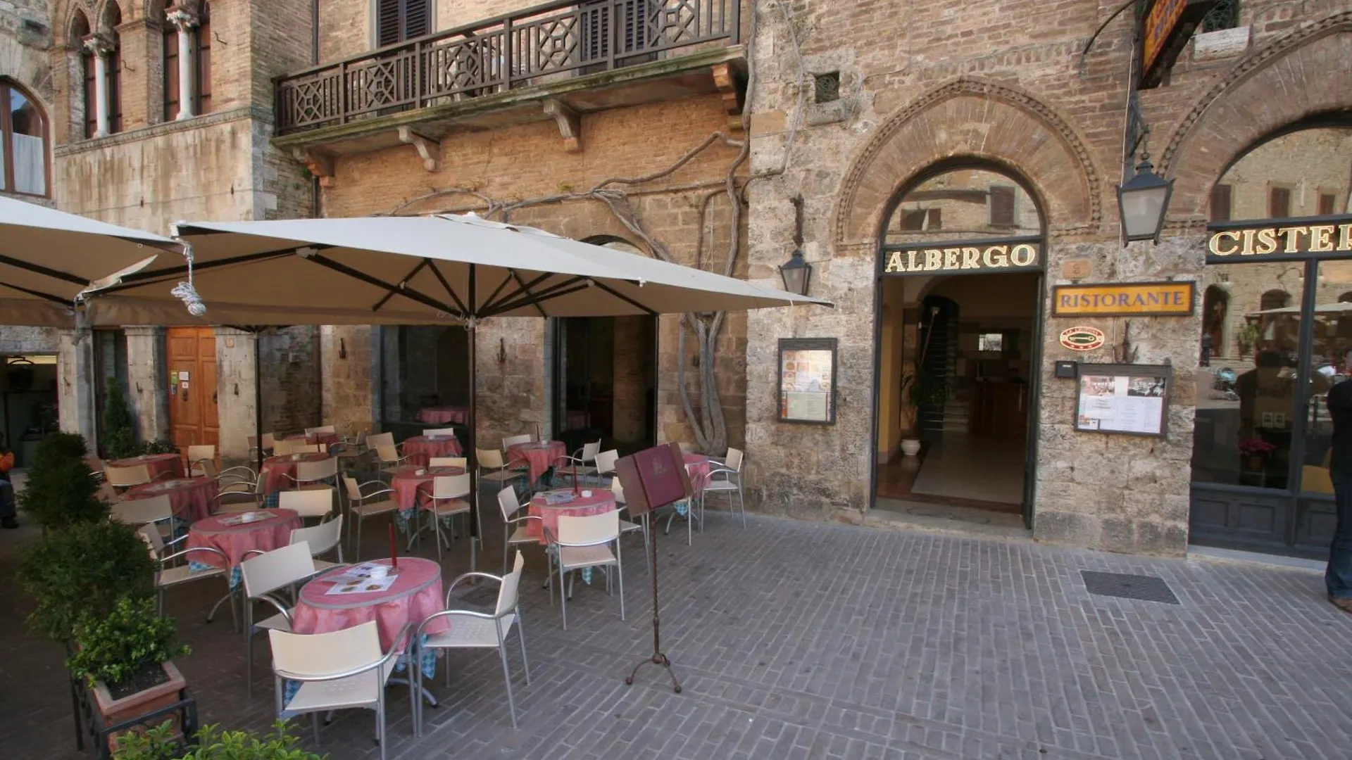 Hotel La Cisterna San Gimignano